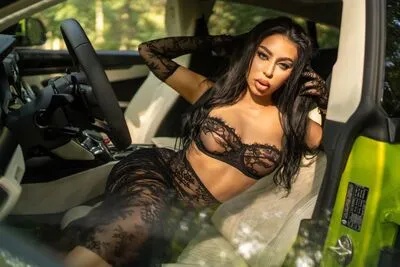 Live sex webcam photo for AmiraMilan #290158779