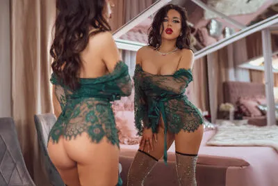 Live sex webcam photo for AmiraMilan #290158805