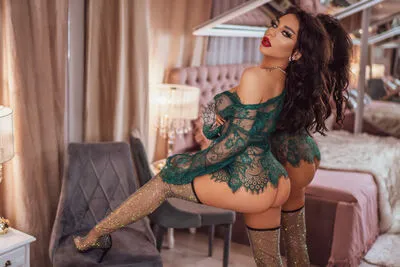 Live sex webcam photo for AmiraMilan #290158807