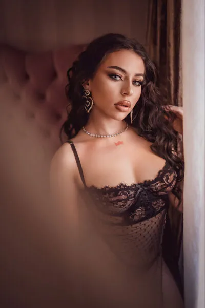 Live sex webcam photo for AmiraMilan #290158818