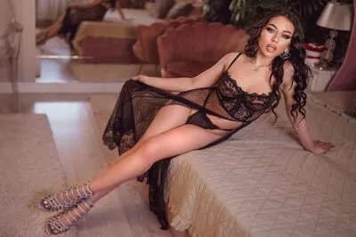 Live sex webcam photo for AmiraMilan #290158820