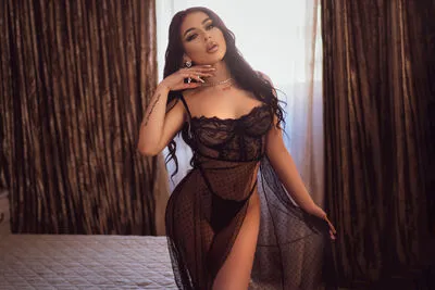 Live sex webcam photo for AmiraMilan #290158826