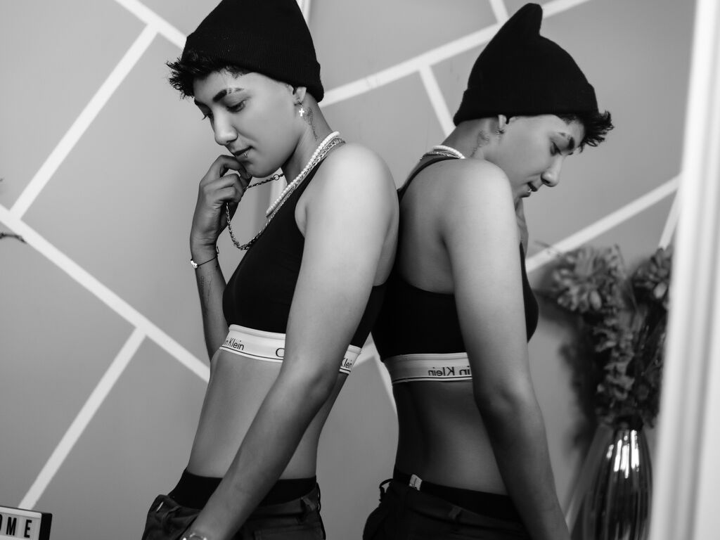 Live sex webcam photo for AndyHops #277861947