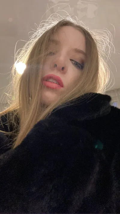 Live sex webcam photo for AngelikaMoebius #290161271