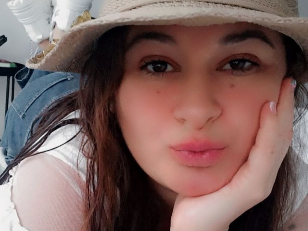 Live sex webcam photo for AnnaBluen #278110937