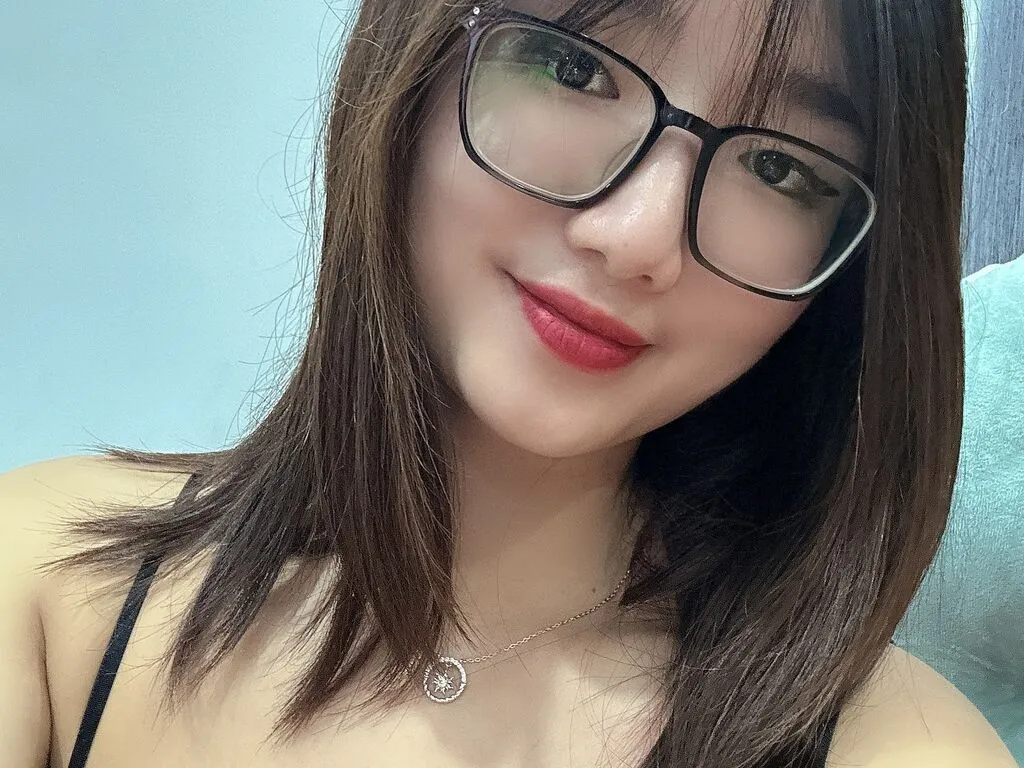 Live sex webcam photo for AnnaHuangz #276158068