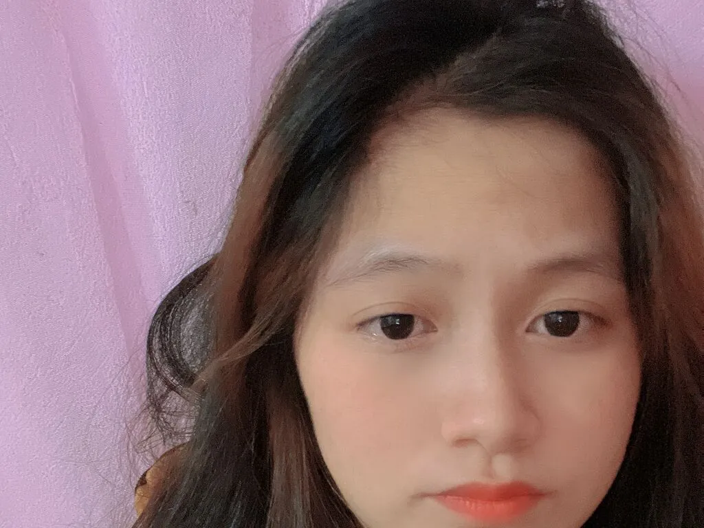 Live sex webcam photo for AnnaThuan #276369464