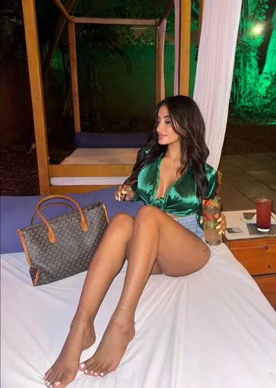 Live sex webcam photo for AnniieAdams #290120112