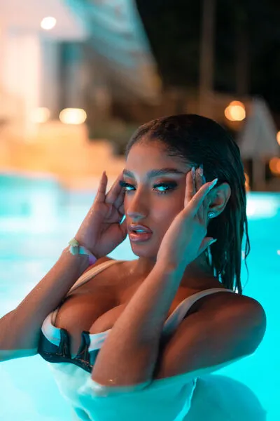 Live sex webcam photo for AnniieAdams #290120131