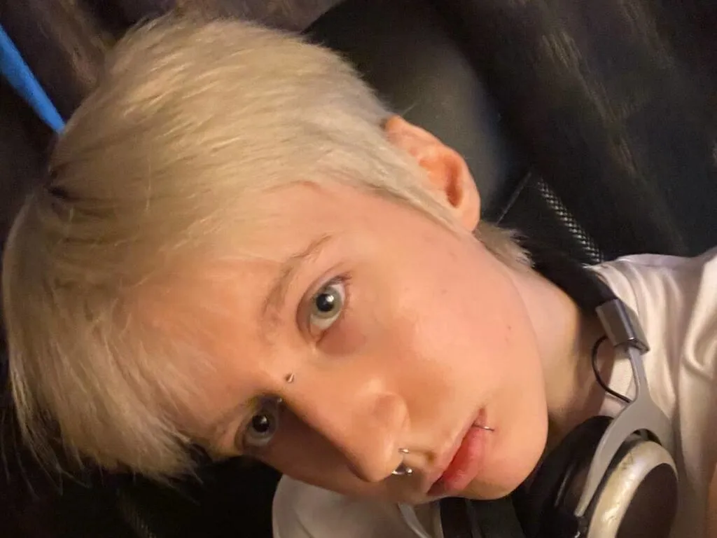 Live sex webcam photo for AnnyWon #276275667