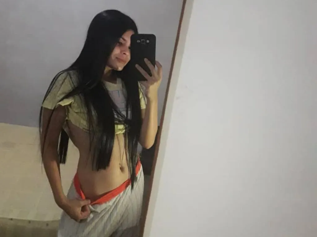 Live sex webcam photo for AntonellaAlluree #276155358