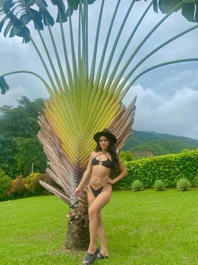 Live sex webcam photo for AntonellaCossio #290167718