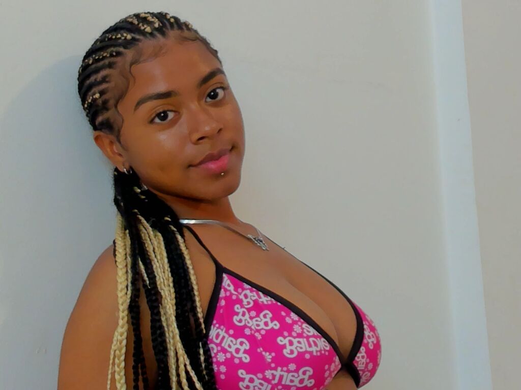 Live sex webcam photo for AntonellaLi #277890601