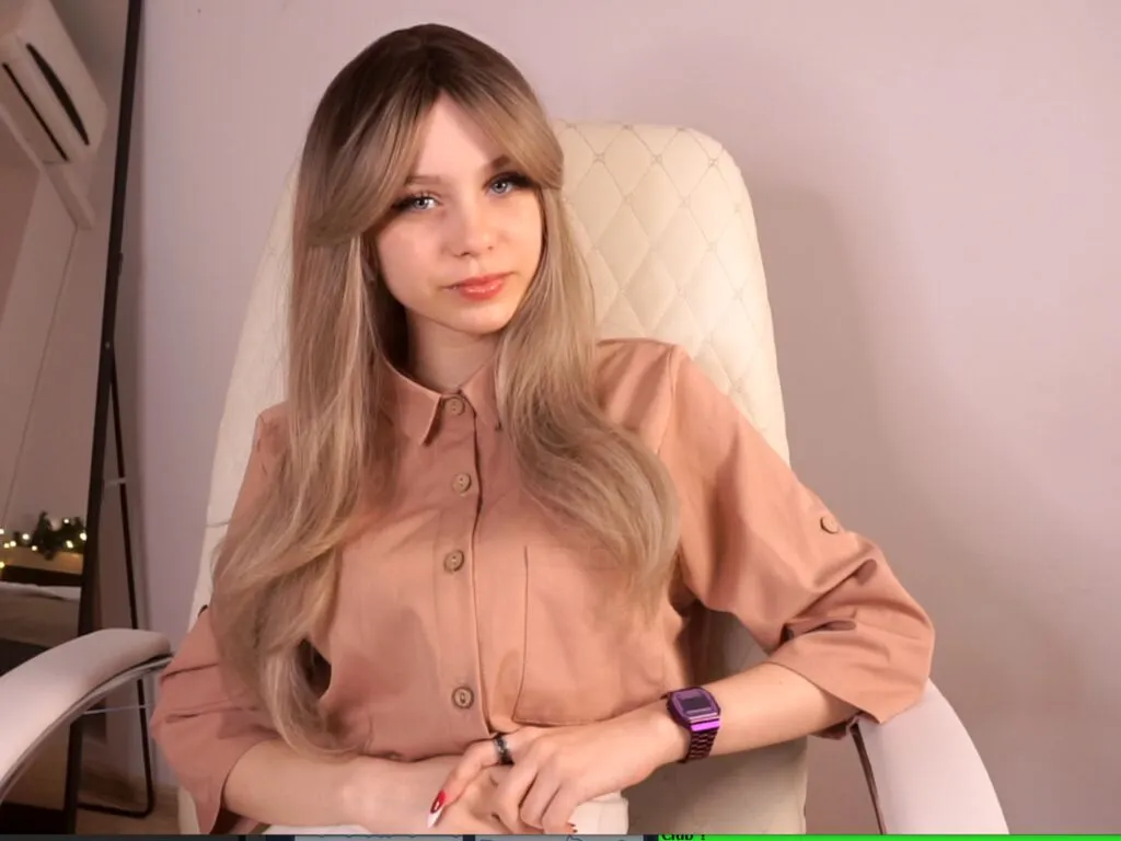 Live sex webcam photo for AntoniaChasey #277673167