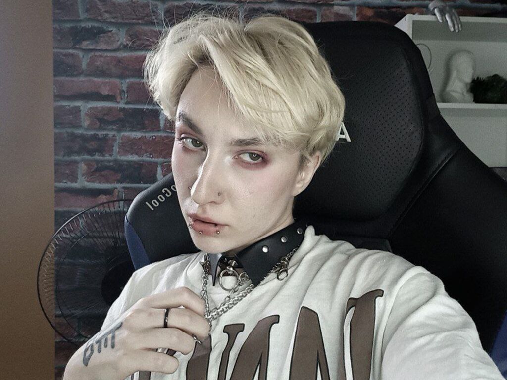 Live sex webcam photo for AntonyWaid #278166091