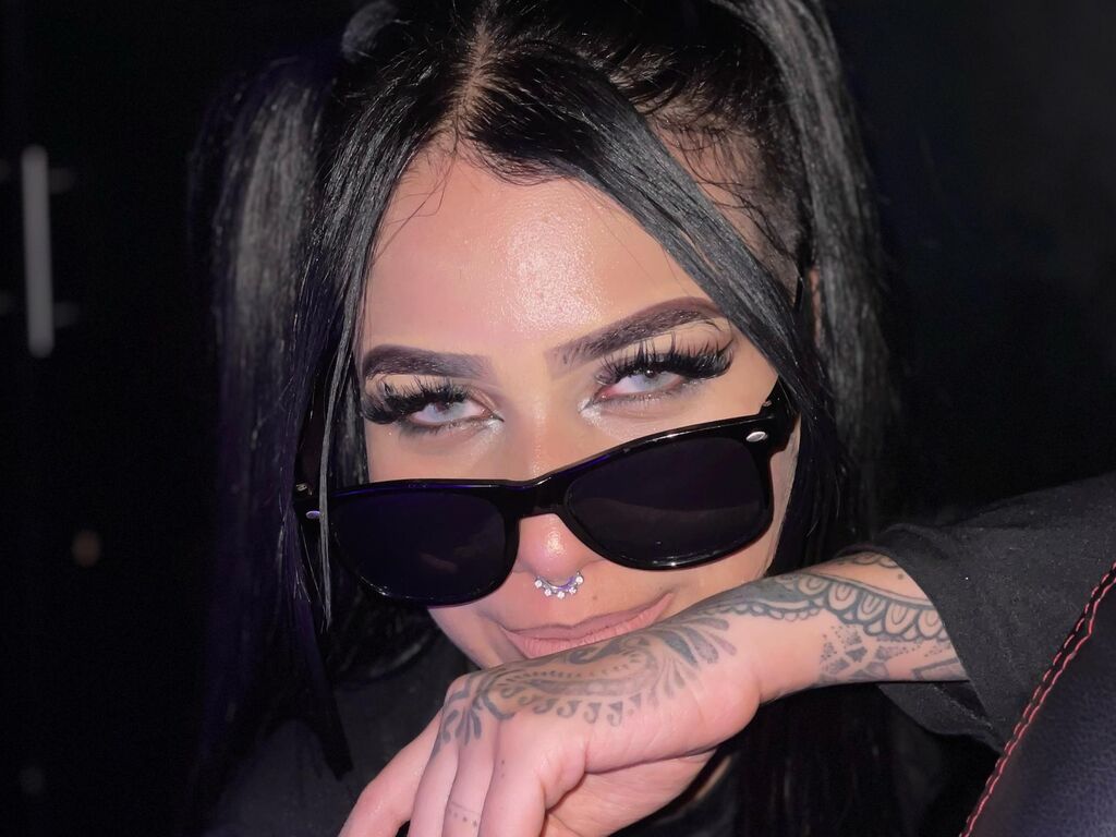 Live sex webcam photo for AnubisRossi #278237184