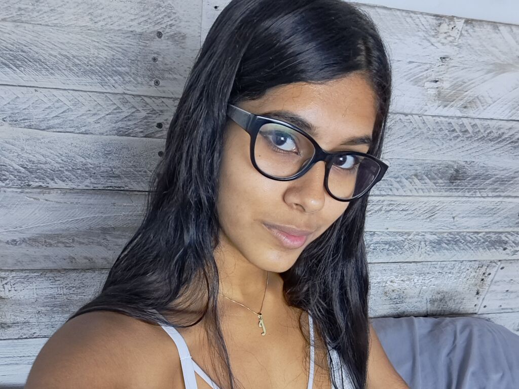 Live sex webcam photo for AprilGarcias #277662255