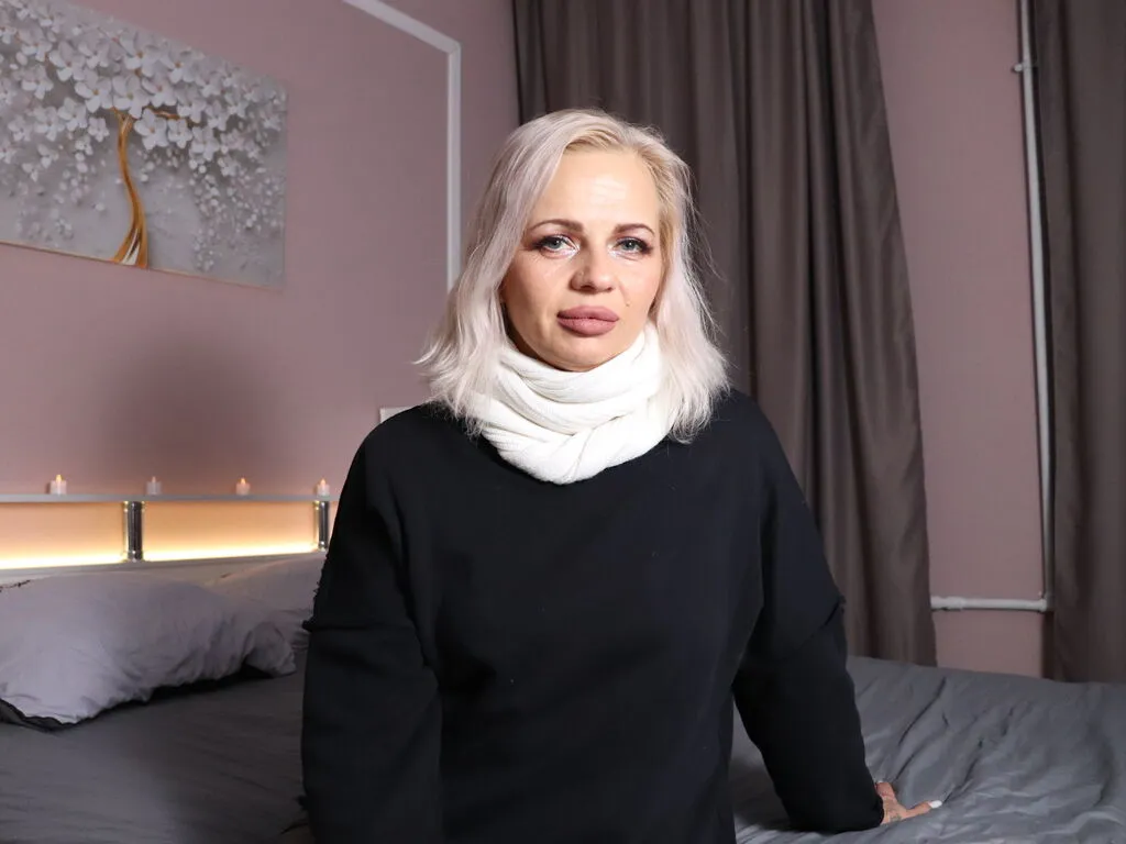 Live sex webcam photo for AprilGereiro #276624677