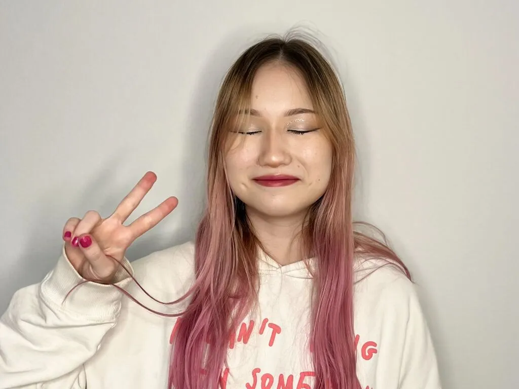 Live sex webcam photo for AraGibbard #277881665