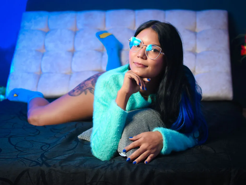 Live sex webcam photo for AriaLen
