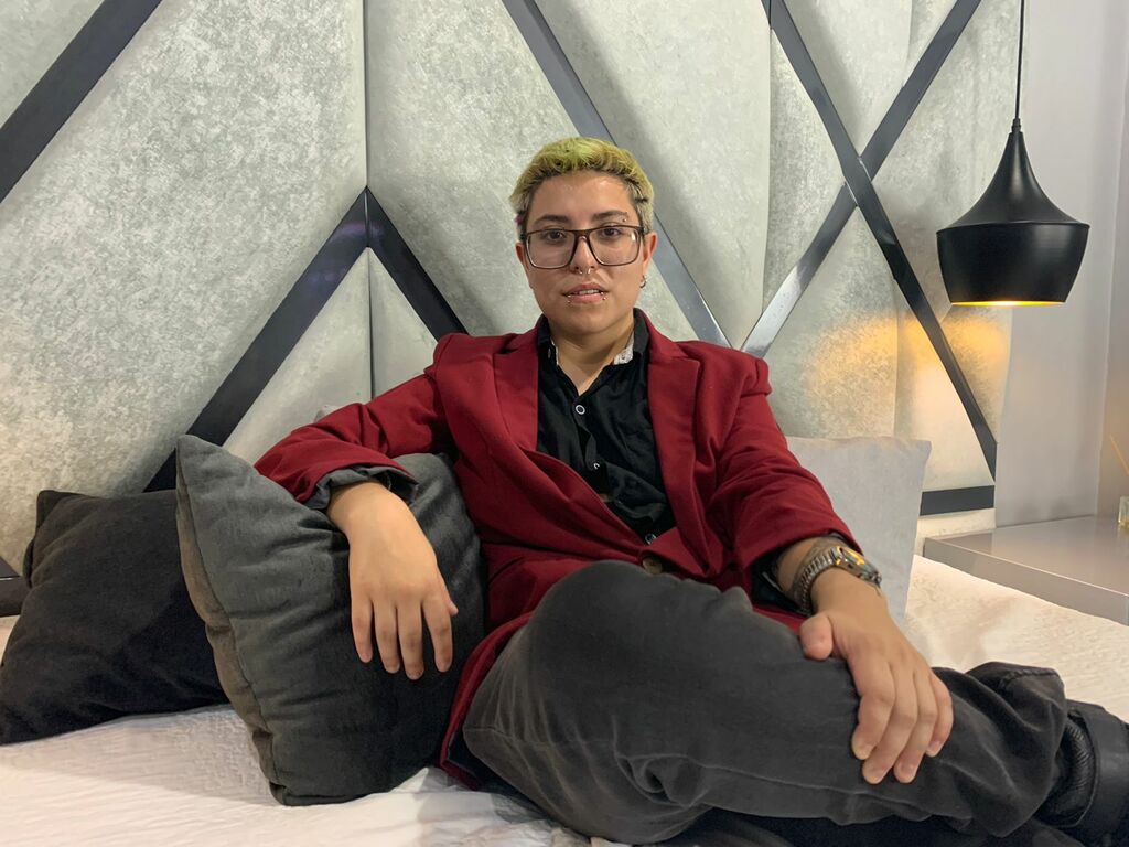 Live sex webcam photo for ArielFoshter #276445890