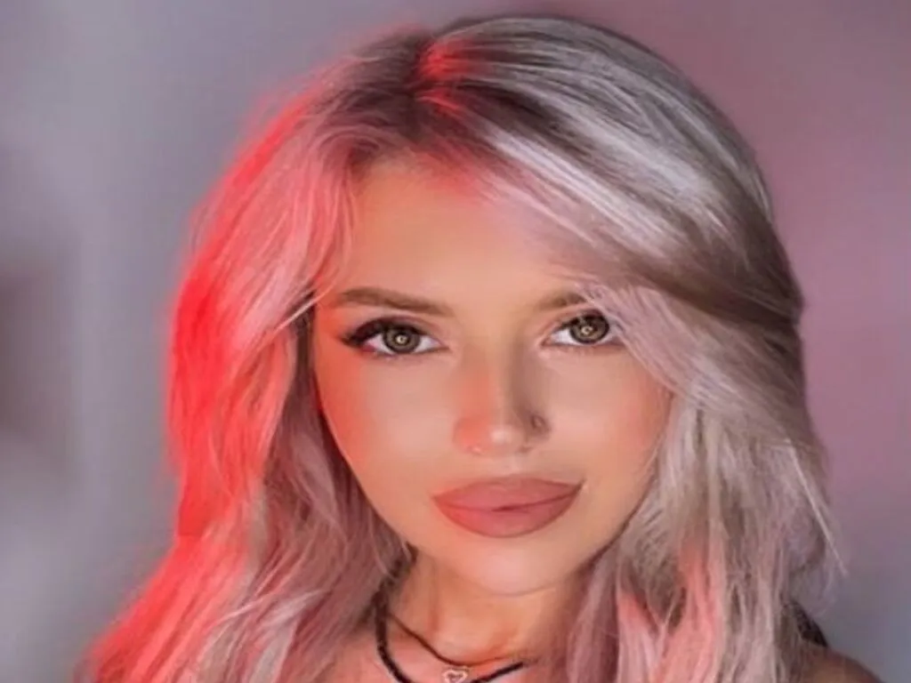 Live sex webcam photo for AryaSnowden #277887152