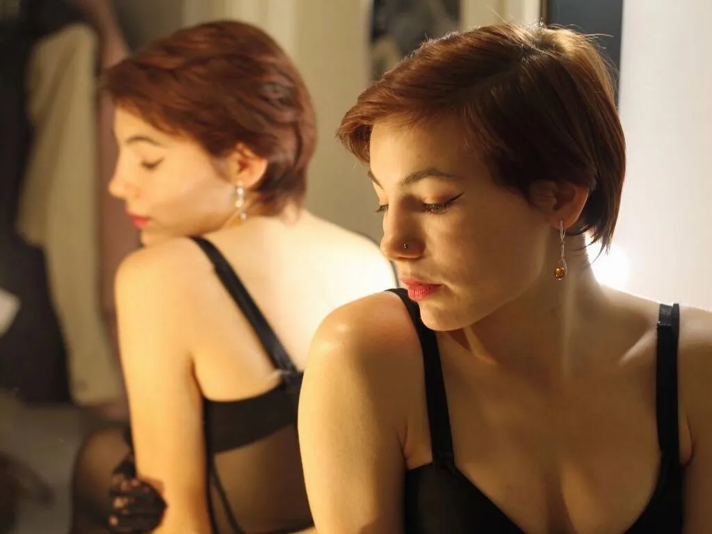 Live sex webcam photo for AskaLangley #277428111