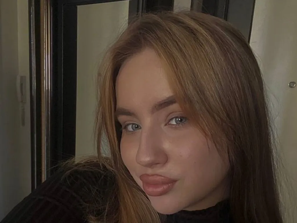 Live sex webcam photo for AvaColins #276477591