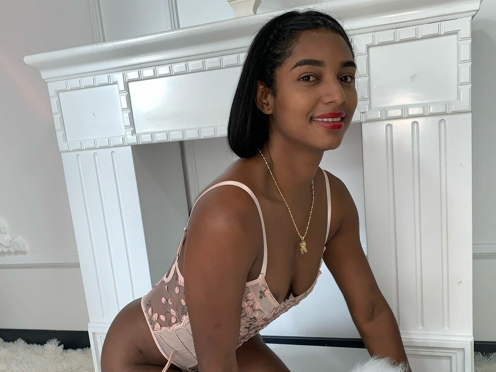 Live sex webcam photo for AylinLombardi #277311971