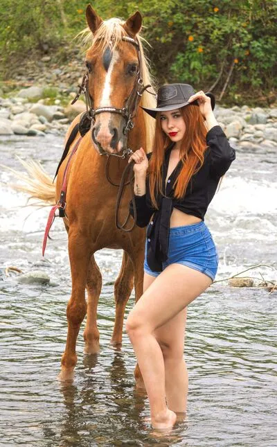 Live sex webcam photo for BellGrey #290128254