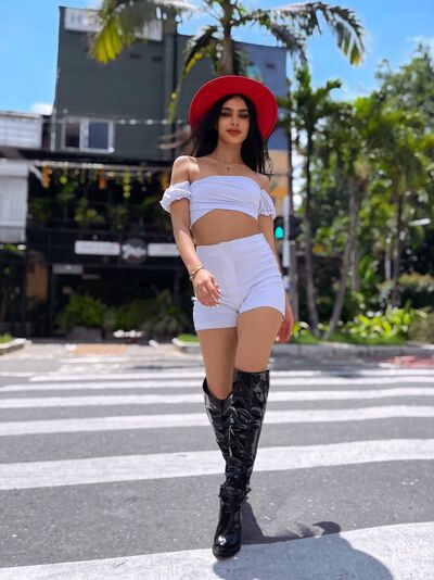 Live sex webcam photo for BellaAlarcon #290159198