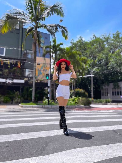 Live sex webcam photo for BellaAlarcon #290159200