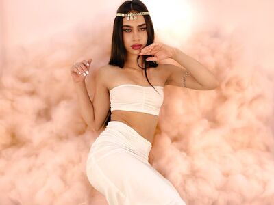 Live sex webcam photo for BellaAlarcon #290159202