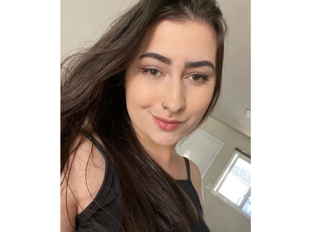 Live sex webcam photo for BiaGuimaraes #276797483