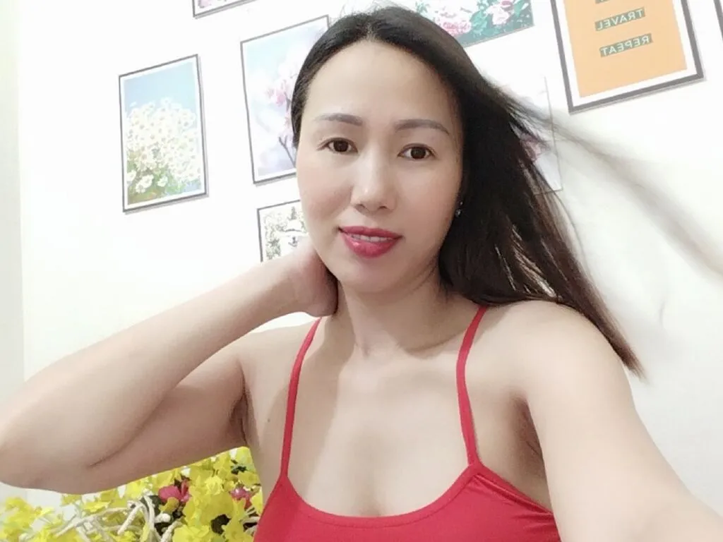 Live sex webcam photo for BinhLuce #276494024