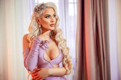 Live sex webcam photo for BlancheSummer #290193037