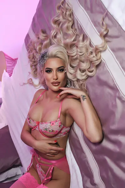 Live sex webcam photo for BlancheSummer #290193058