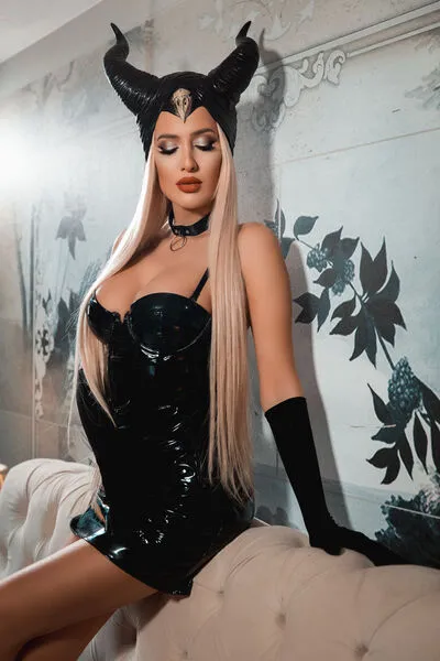 Live sex webcam photo for BlancheSummer #290193071