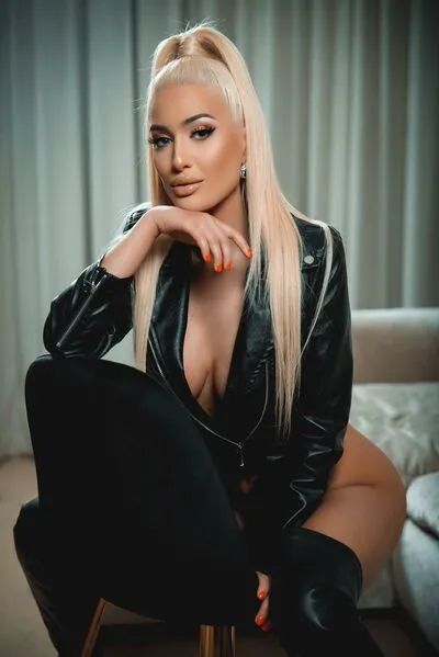 Live sex webcam photo for BlancheSummer #290193088