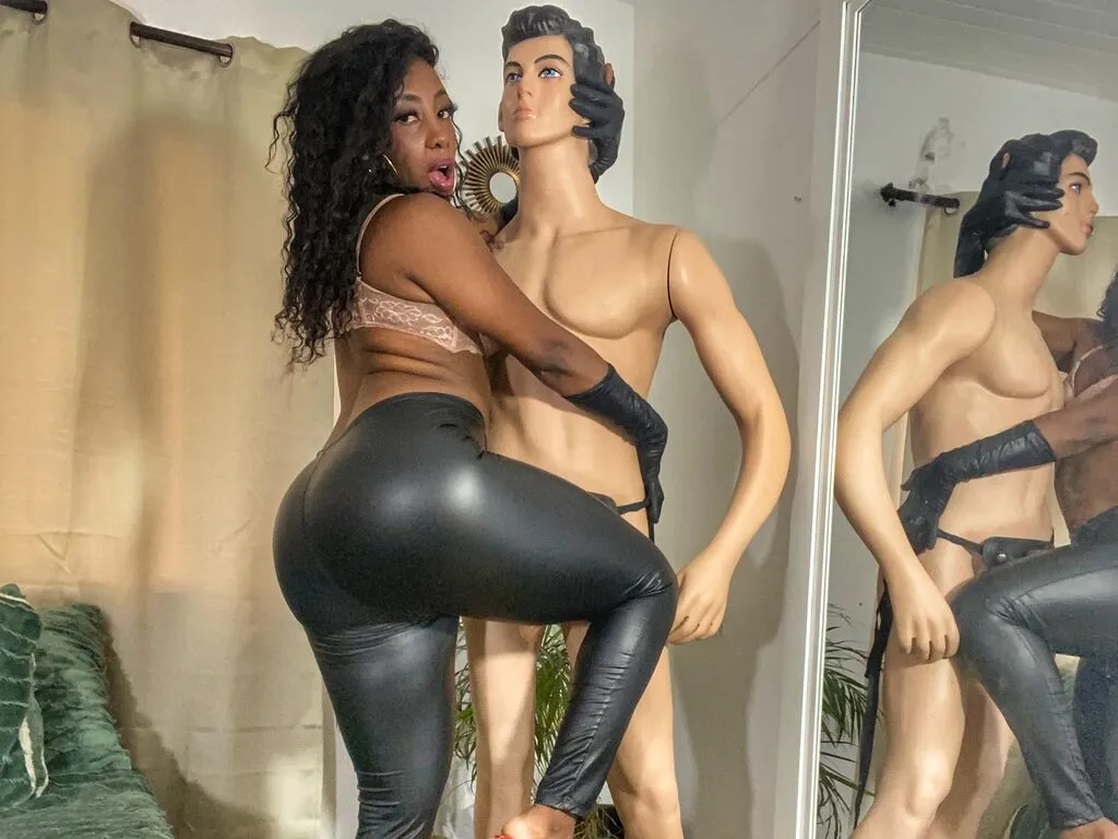 Live sex webcam photo for CambelCox #276151769