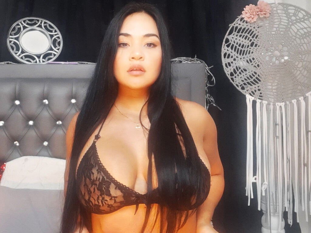 Live sex webcam photo for CamilaPalacio #275879244