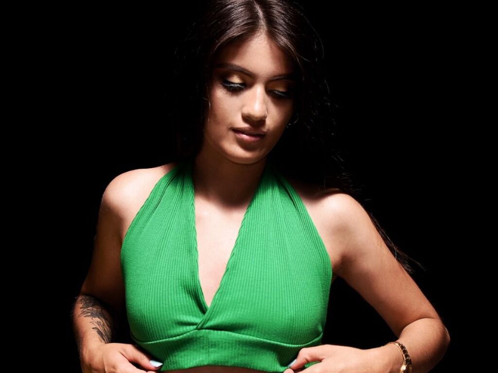 Live sex webcam photo for CarlaHarrington #276732805