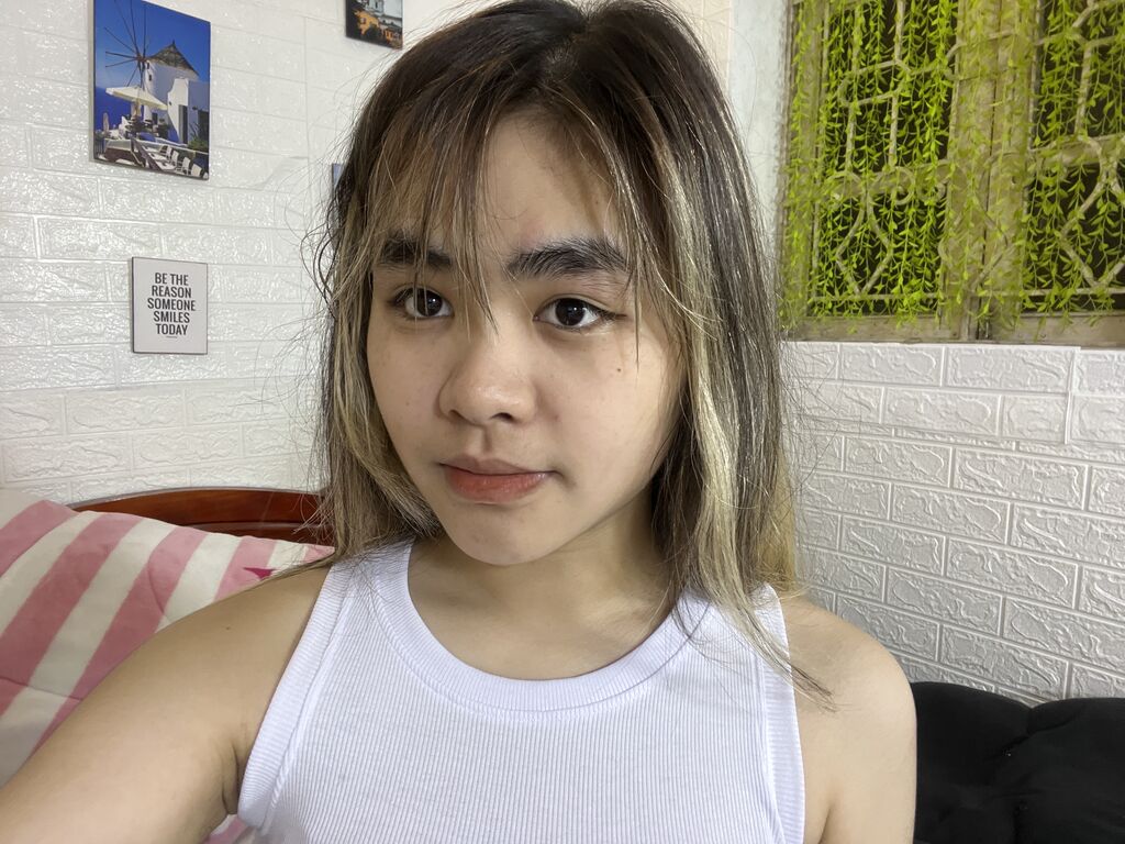 Live sex webcam photo for CarollineRobert #275889888