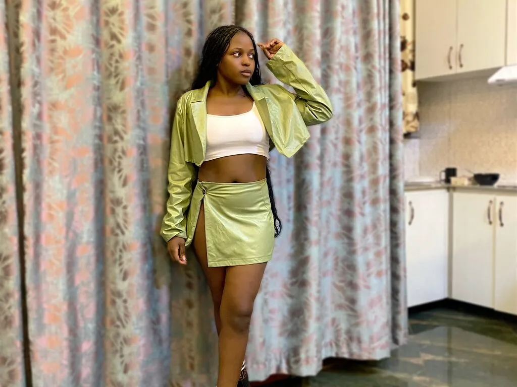 Live sex webcam photo for CassieCiara #275856987