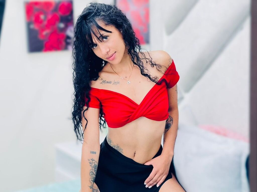 Live sex webcam photo for CataleyaMoren #278195708