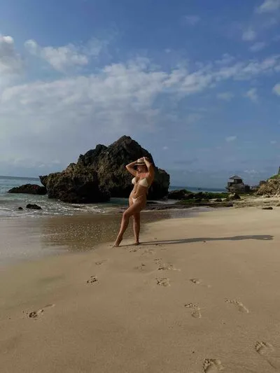 Live sex webcam photo for CelineReys #290137087