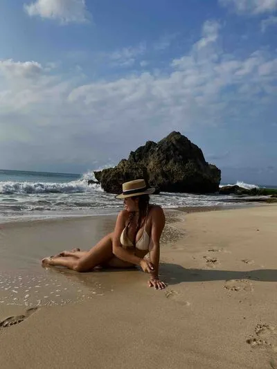 Live sex webcam photo for CelineReys #290137089