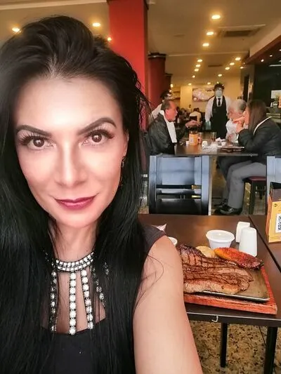 Live sex webcam photo for ChandrelRose #290168429