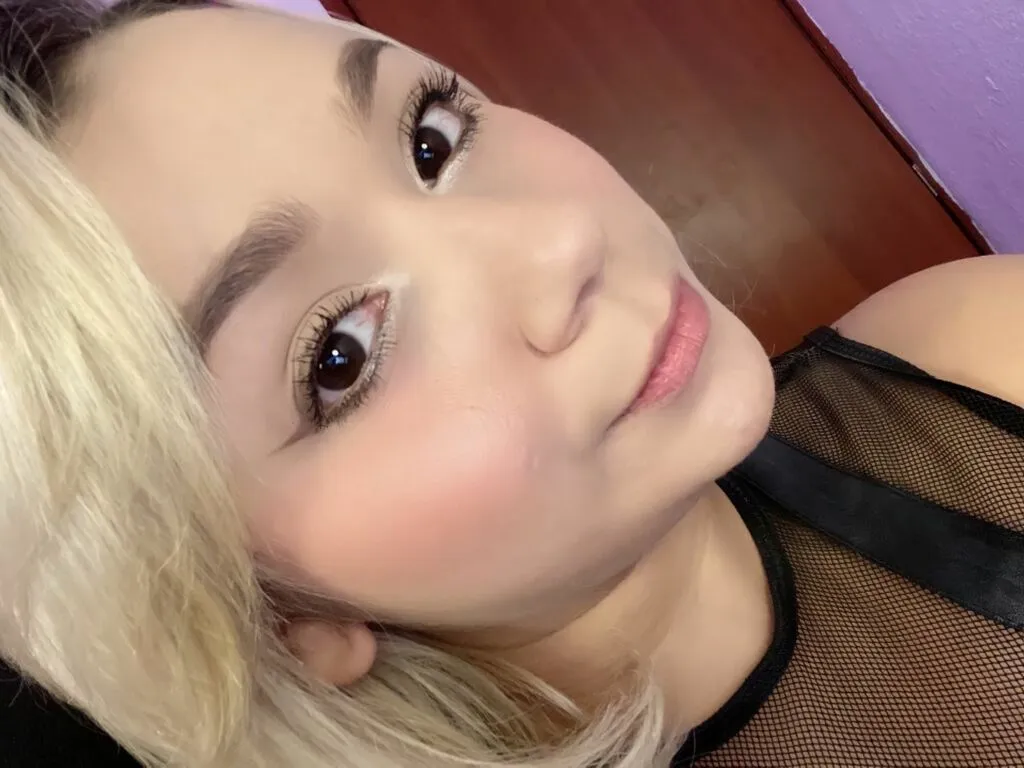 Live sex webcam photo for CharlotteLabouff #276154669