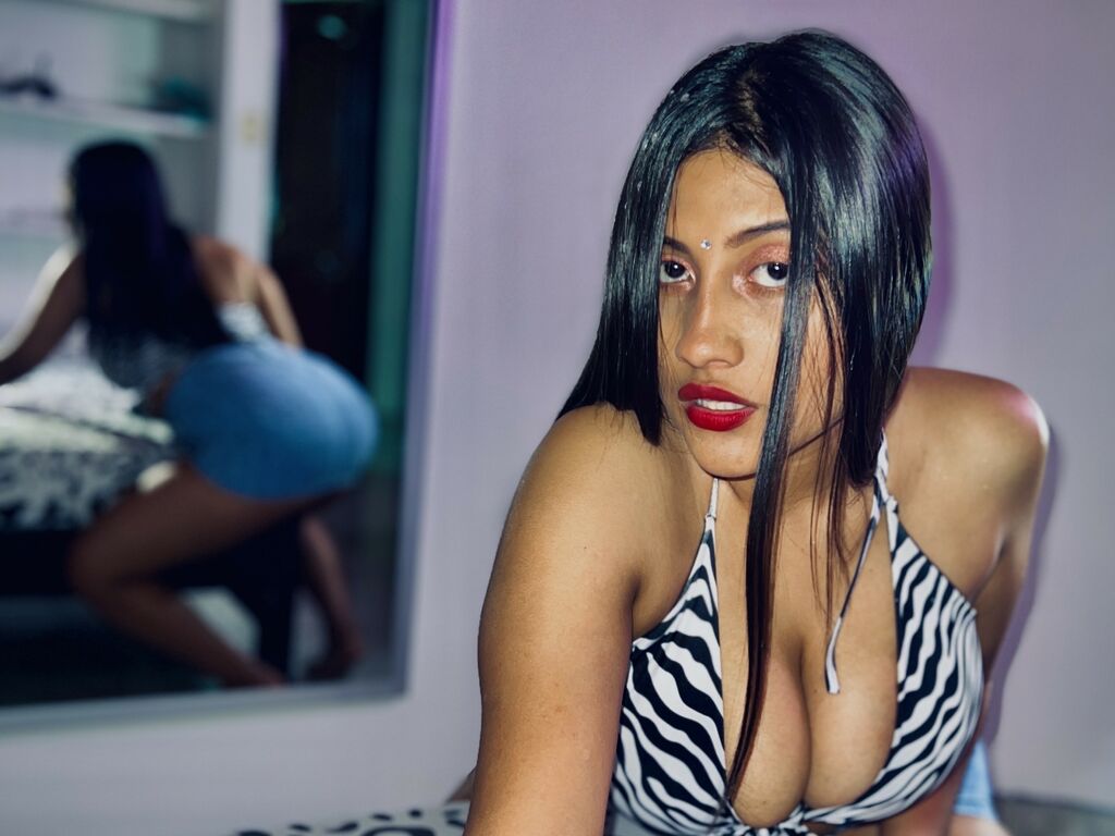 Live sex webcam photo for Charlotth #275792634